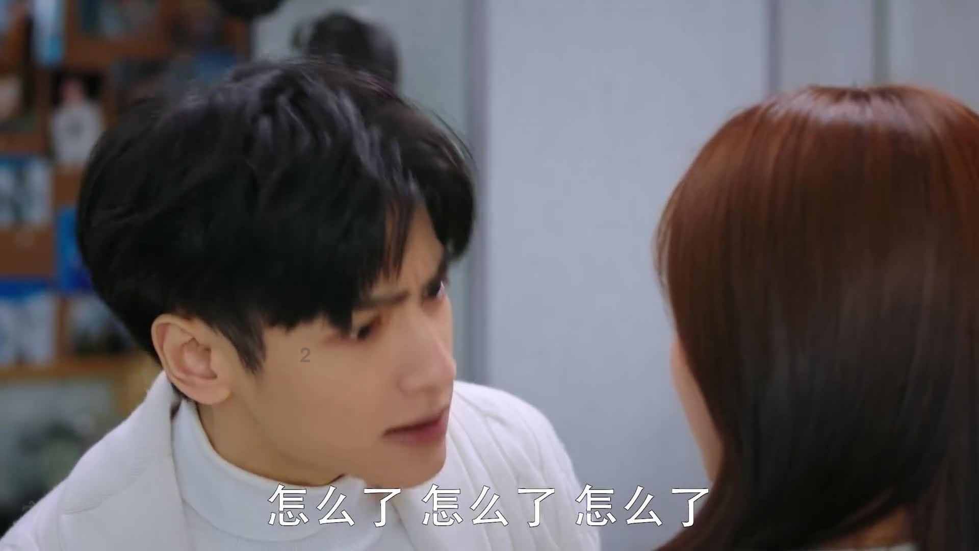 裤衩套头,花洒软管做头饰,小时候爱看的古装剧,妆造真的很离谱